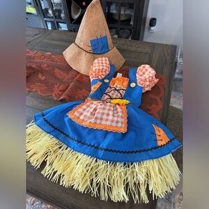 Scarecrow girls Halloween costume size 4-6 dress and hat. Like new.